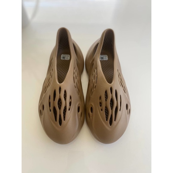Yeezy Foam Runners Clay Taupe size 9 main image 5